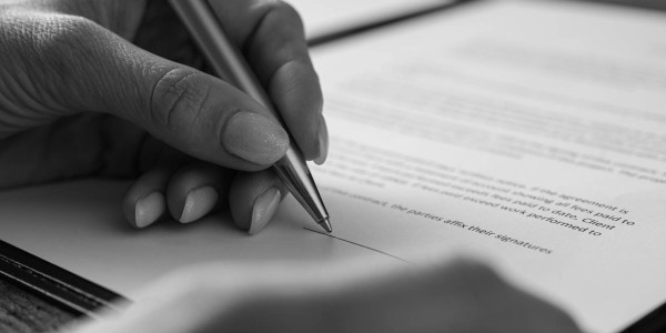 Derecho Mercantil / Abogados Mercantilistas en Hospitalet de Llobregat · Redacción, Revisión y Negociación de Contratos Comerciales